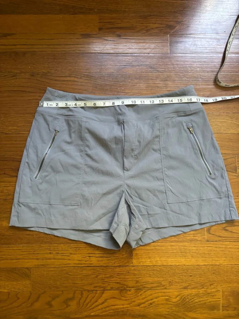 Athleta Trekkie High Rise Short. Size 14.